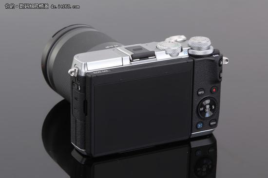 佳能EOS M6背面设计