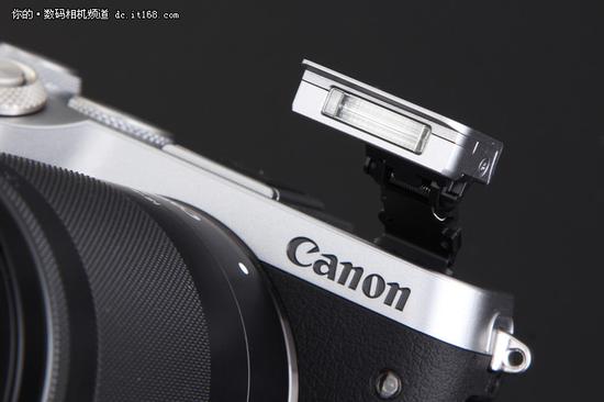 佳能EOS M6内置闪光灯(支持跳闪)