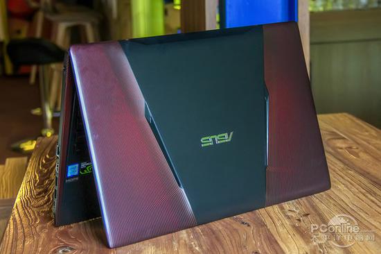 华硕 飞行堡垒ZX53VE（i7-7700HQ/8G/1TB+128G）