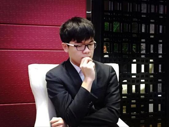红遍网络的神秘棋手Master2017年1月3日在腾讯围棋对弈平台赢了柯洁。