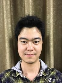 从左到右分别是三星Galaxy S8、华为P10 Plus、iPhone 7 Plus