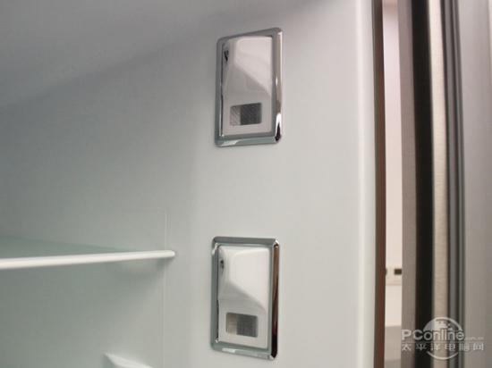 　　内部带有摄像头的智能冰箱