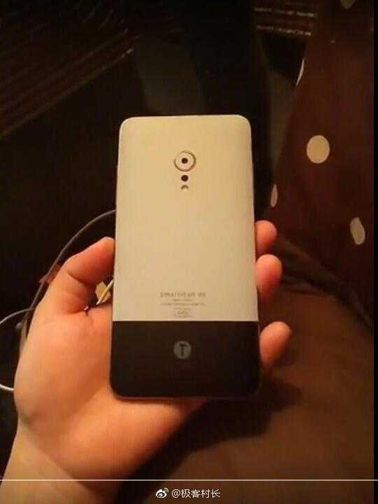 疑似坚果Pro真机曝光（图片引自微博）