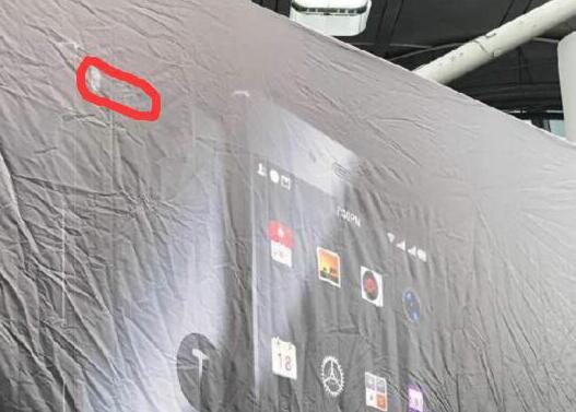 我们大致勾勒出了坚果Pro的闪光灯和相机模组位置，横置双摄？