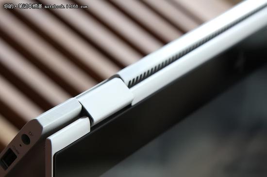 HP EliteBook x360采用平行联动式双轴设计的360度翻转转轴