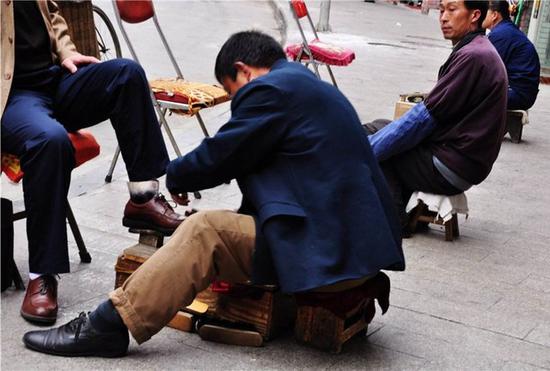 　　擦鞋匠