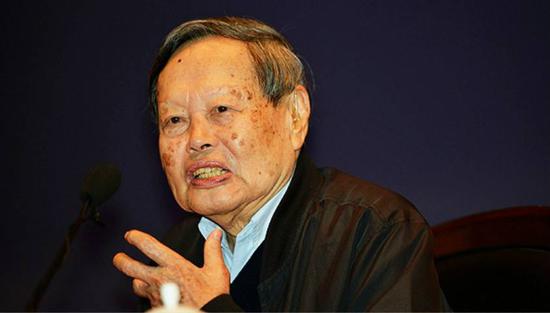 杨振宁孩子:还敢把小孩送美国留学?杨振宁警告:这举动危险! 诺贝尔物理学奖得主、中国科学院院士杨振宁