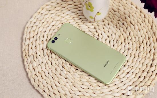 华为nova 2 Plus背面 HUAWEI nova 2 Plus背面