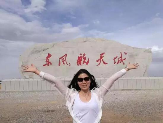 我国首颗空间X射线天文卫星发射成功!干货看这里~ 作者刘红薇在“小仙女”硬X射线调制望远镜卫星飞天出发地留影