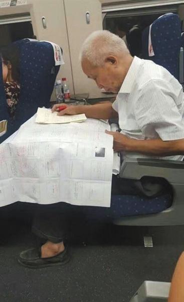 刘先林院士:刘先林院士:意外走红有点愁很快就会过去的 图片来源:人民日报官微