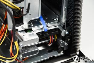 机械和固态存储布置