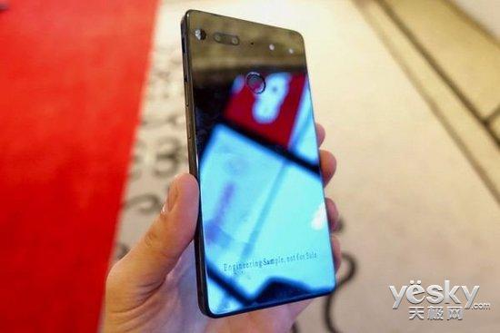 安卓之父Andy Rubin全面屏手机Essential出货跳