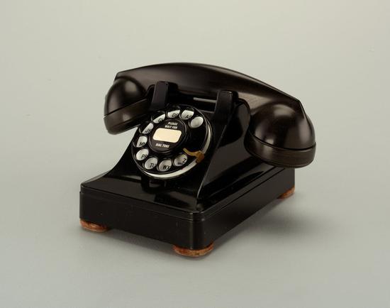 回忆专供:10张照片看懂电话机80年的演变史|电