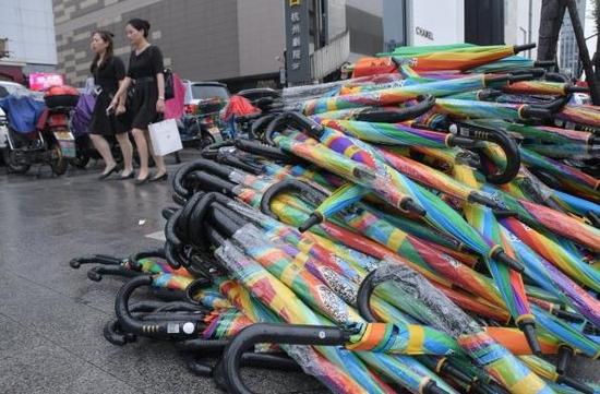 共享E伞。浙江新闻网 图