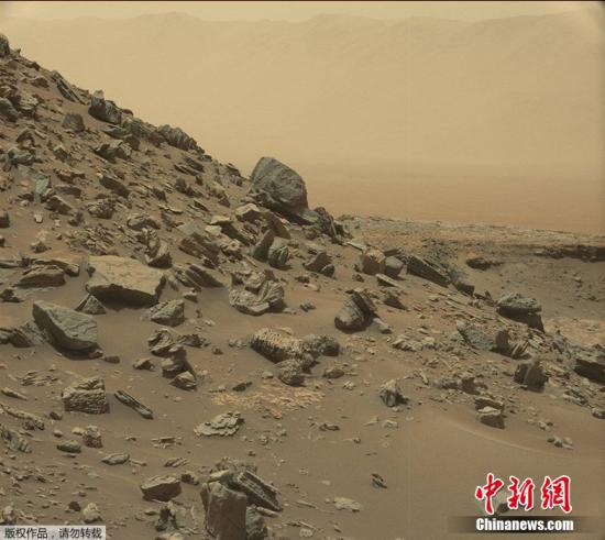 美国国家航空航天局(NASA)发布火星最新影像,地貌酷似美国西南部沙漠,与地球景色如出一辙。 美国国家航空航天局(NASA)发布火星最新影像,地貌酷似美国西南部沙漠,与地球景色如出一辙。