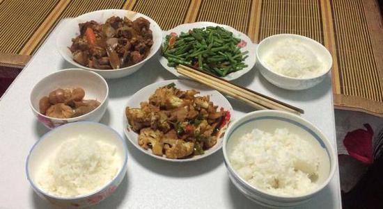 外卖员的"夏日马拉松":半小时送7单 3点半吃午饭