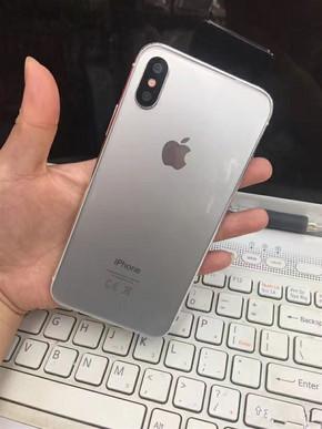 iPhone 8銀色版