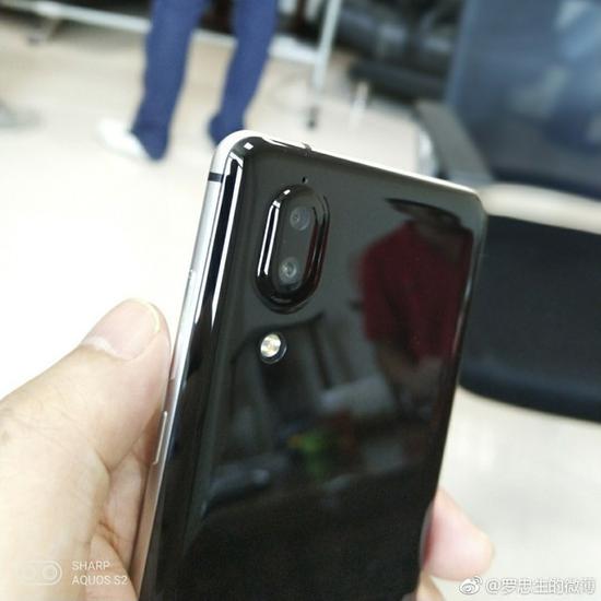 夏普AQUOS S2谍照(图片引自微博)
