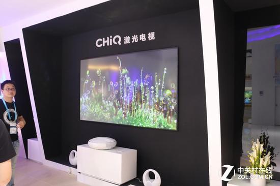 山寨投影手机:山寨投影便宜?不看这五大细节可能会哭 激光电视投射比很低 因此可以在超短距离实现百吋画面