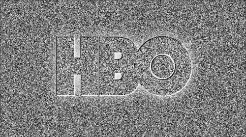 雪花背景的 Logo 是 HBO 频道的经典画面