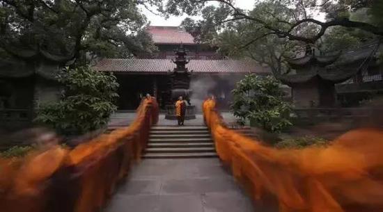 坚持修行、普度众生是寺中僧人的信念。