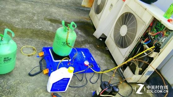 当空调需要维修时&nbsp;需要专业维修服务人员