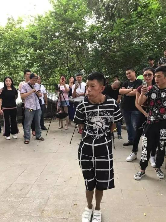 郑州尬舞:郑州尬舞江湖:连喊麦的都能红,我们为什么不可以? 猴王