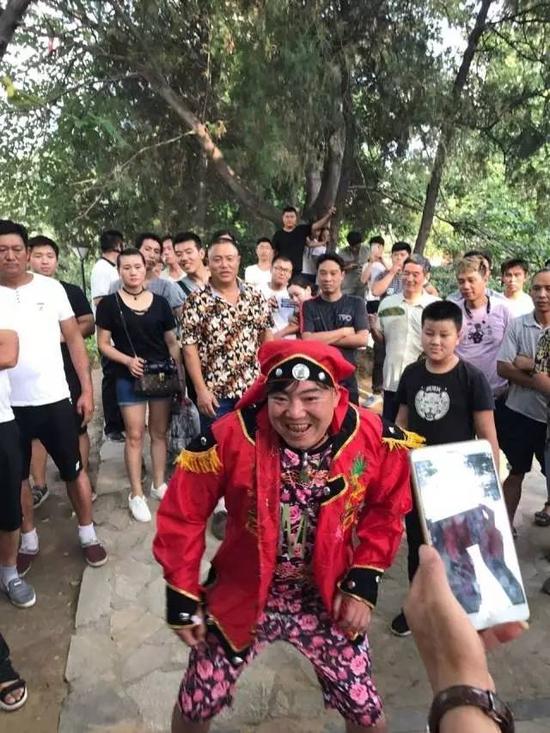 郑州尬舞:郑州尬舞江湖:连喊麦的都能红,我们为什么不可以? 化肥