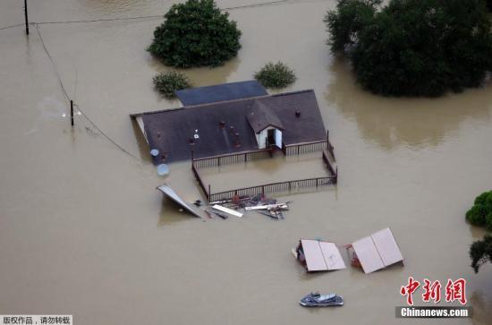 当地时间2017年8月29日，美国得克萨斯州休斯顿，飓风“哈维”给休斯顿带来强降雨，城区及周边区域洪涝严重。 
