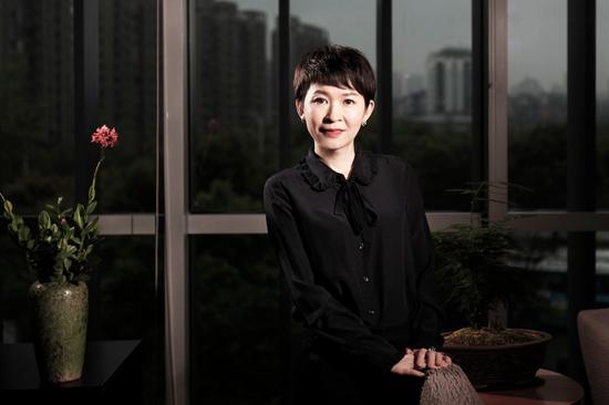 戴珊是马云的学生,当年与丈夫追随马云创业,夫妻二人都是阿里巴巴十八罗汉成员。