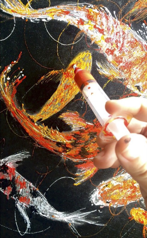 好看到炸裂!美女护士就地取材用针管作画