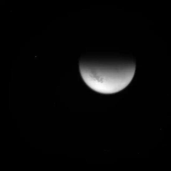 9月12日,卡西尼拍摄到的土卫六泰坦,上图未经过处理。