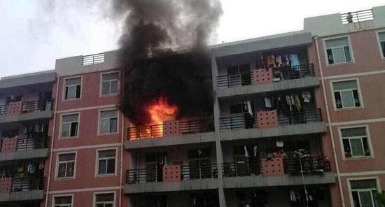 吹风机也躺枪 大学宿舍禁用电器有没有道理?|宿