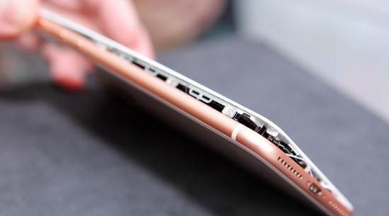 iPhone 8 Plus开裂