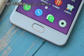 ▲左:红米Note5A/右:魅蓝6