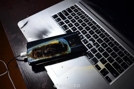 根据工信部下属的中国泰尔实验室对于自燃的检测报告，回先生的Note7手机自燃是电池原因导致的。