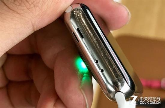 在苹果直营店里被客户体验过的不锈钢板Apple Watch 3