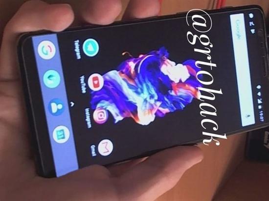一加5T全新真机谍照曝光:上下额头惊艳(图片来自于推特)