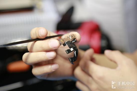 iPhone X拆机解析 双电芯设计引领新方向|苹果