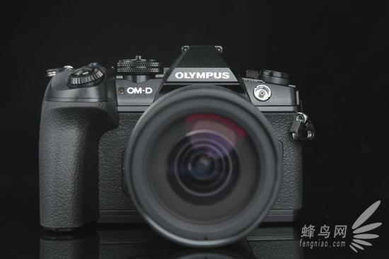 奥林巴斯OM-D E-M1 MarkII正面观