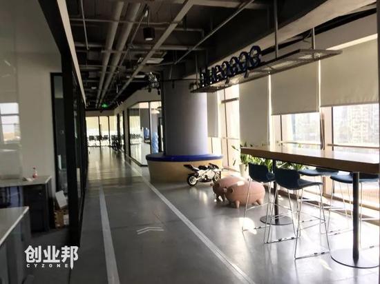 https://image.ipaiban.com/upload-ueditor-image-20171115-1510727214052079306.jpg
