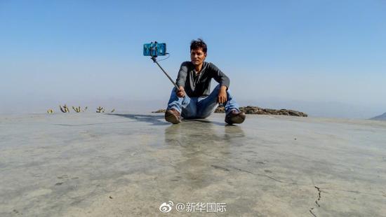 印度“作死式自拍”频发 警方：再作死进监狱