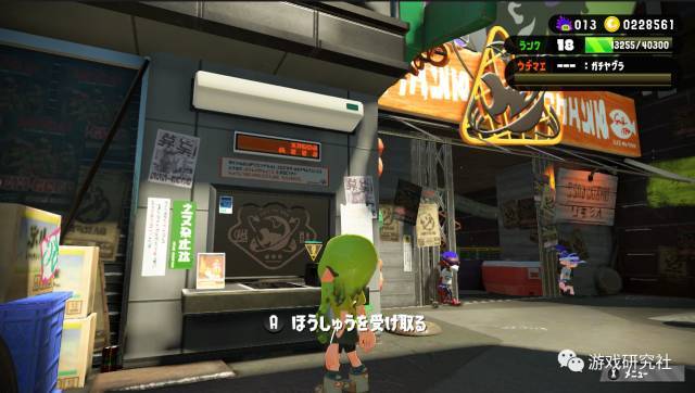 熊老板店外的神秘柜台