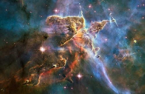  资料图：哈勃望远镜拍摄到的船底座星云（Carina Nebula）内部的星际气体和尘埃图像。（图片来源：NASA）