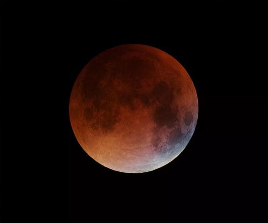 又见血月：本世纪时间最长的月全食明天后半夜发生