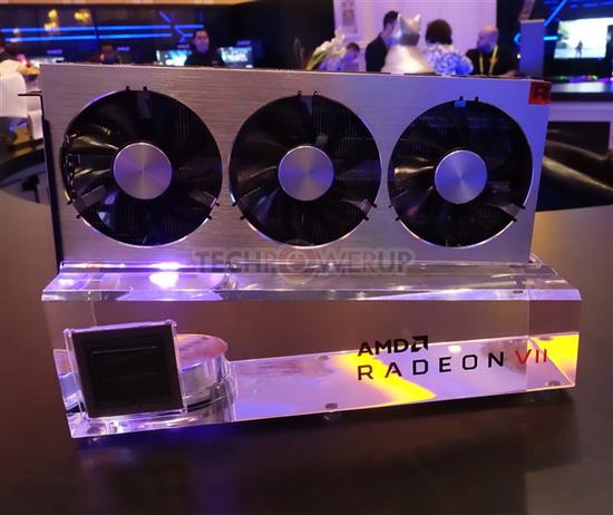 AMD Radeon VII顯卡上手:7nm工藝成就「小怪獸」 科技 第13張-尋夢科技 AMD Radeon VII顯卡上手:7nm工藝成就“小怪獸”