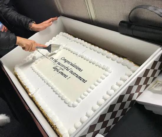 2019年2月21日，DLR项目组的庆功蛋糕，蛋糕上写着