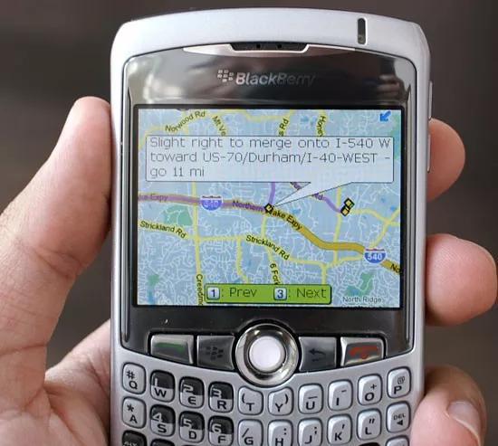 图注:Blackberry Curve的地图看起来远不如iPhone的地图