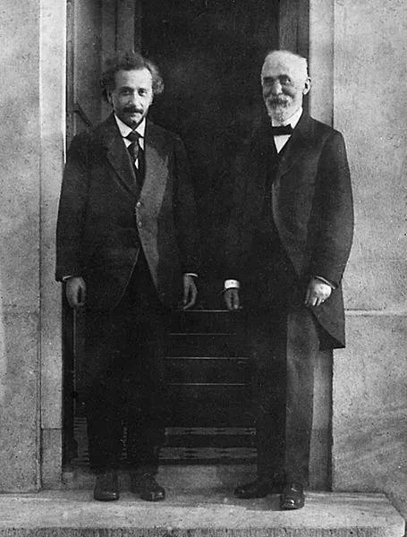 1921 年，爱因斯坦与洛伦兹。图片来源：Wikipedia