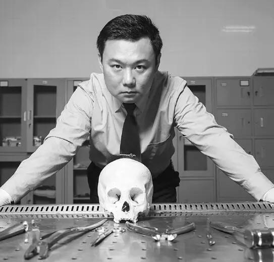 中国法医:验尸这件事,从古至今的中国法医们都是怎么做的? “网红”法医秦明(图片来源于网络)